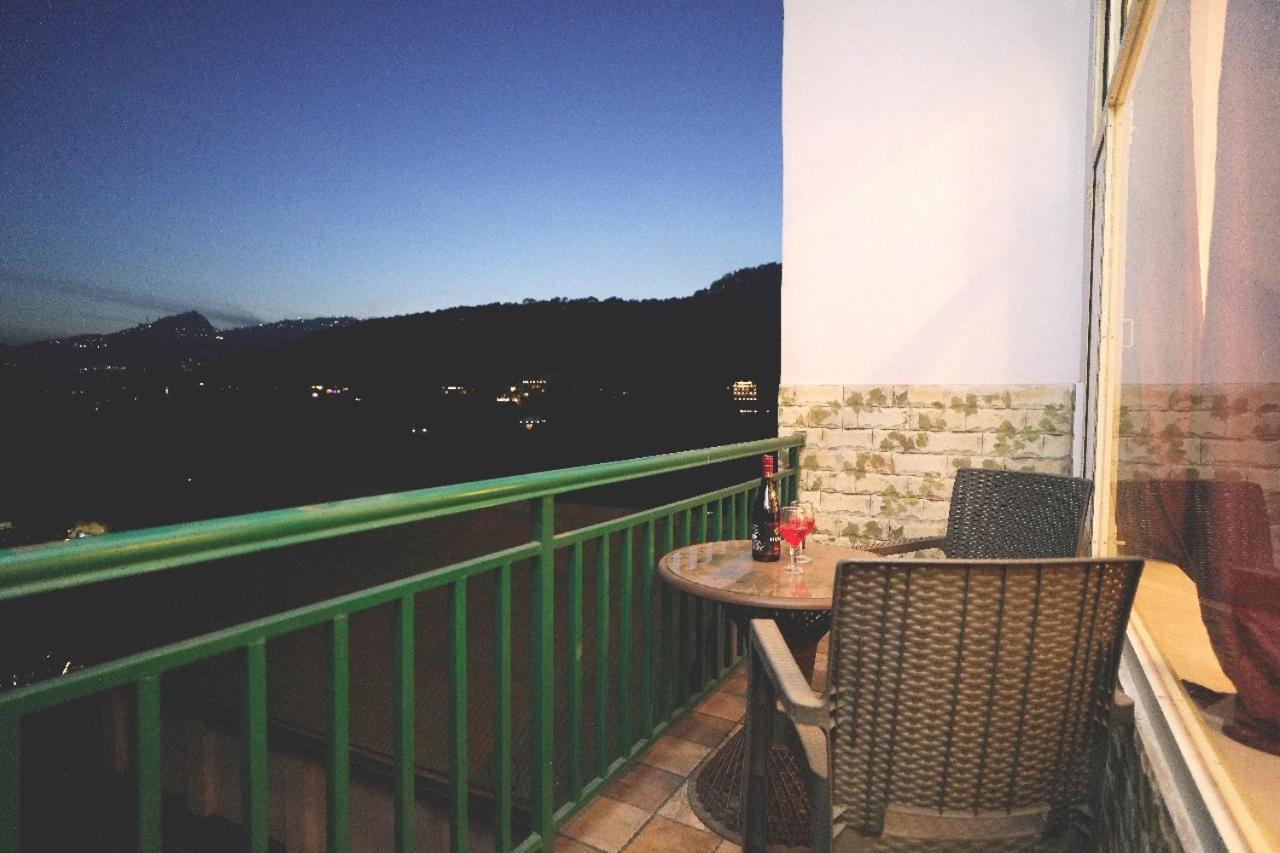 Hotel Kasauli View Cafe Restaurant Open Terrace Mountain View Exterior photo