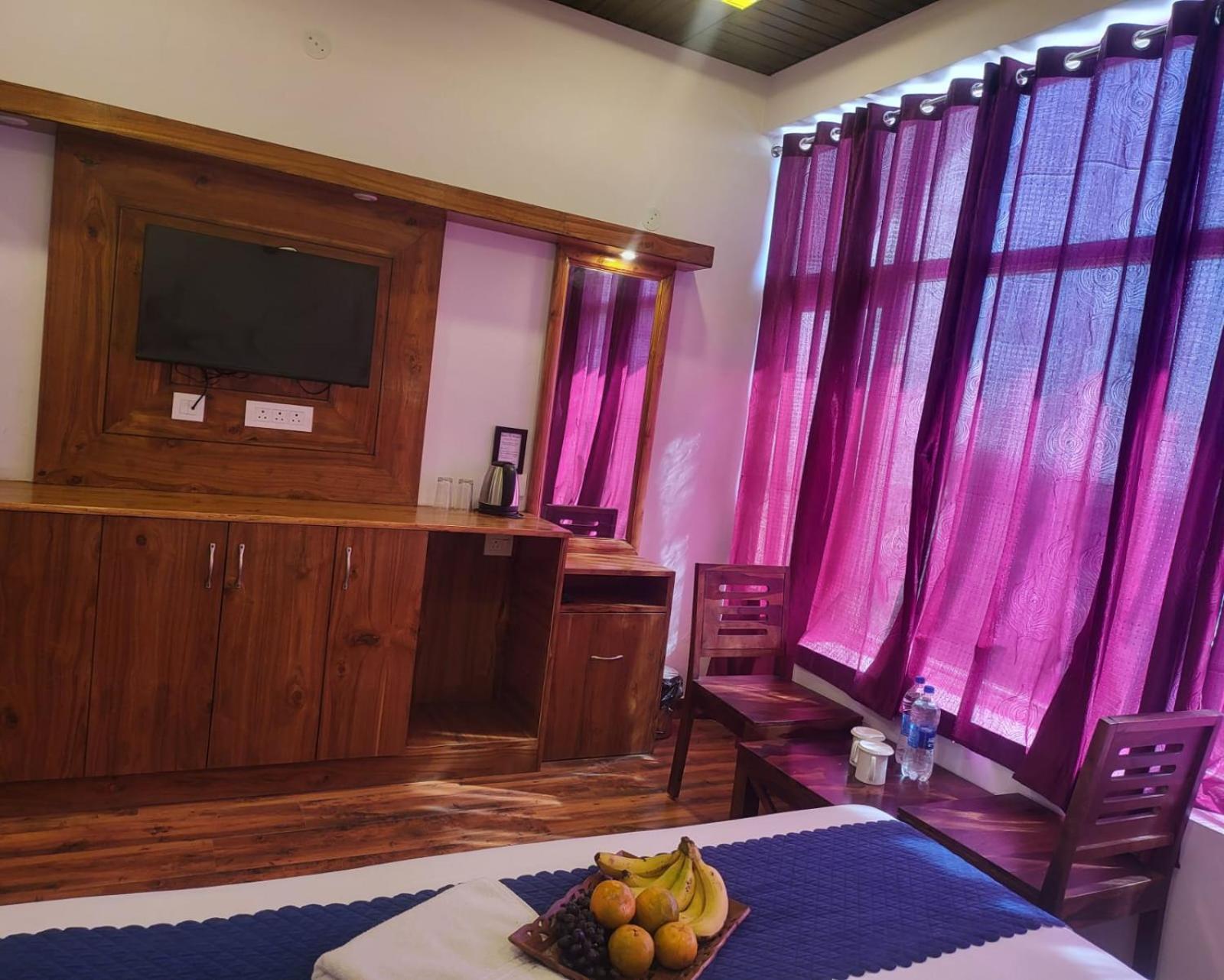 Hotel Kasauli View Cafe Restaurant Open Terrace Mountain View Exterior photo