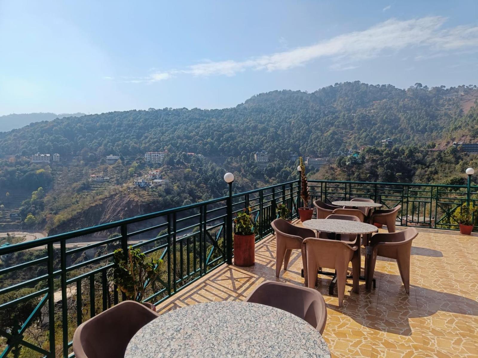 Hotel Kasauli View Cafe Restaurant Open Terrace Mountain View Exterior photo